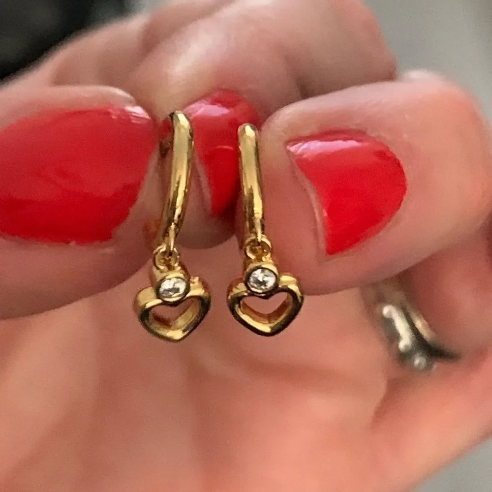 NWT Kate spade Huggies heart earrings Q